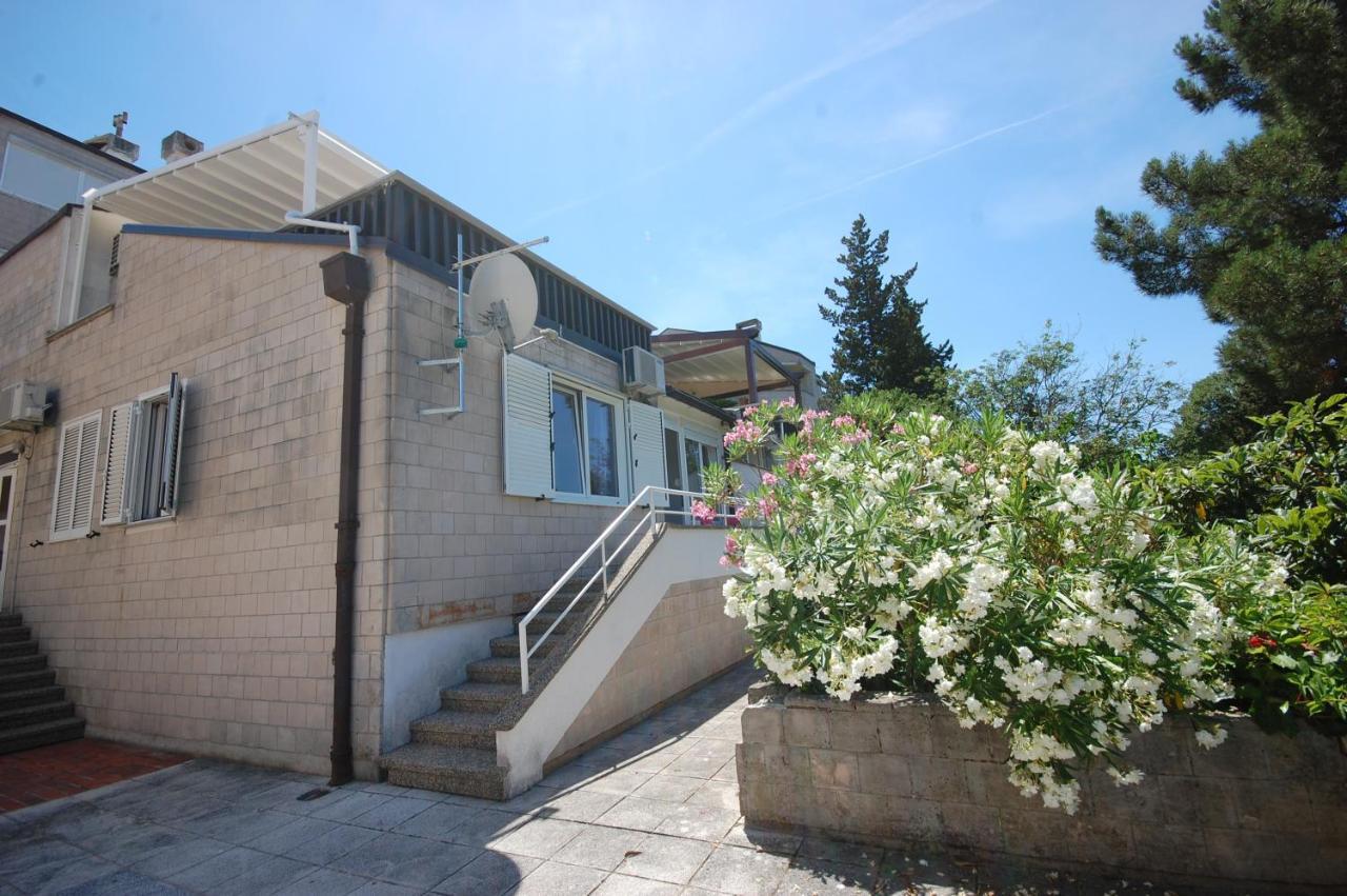 Apartment Blanka By El-Pi Tours Njivice Exterior foto